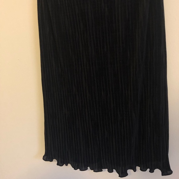 NWT v-neck Banana Republic Black tank size large - Picture 3 of 5